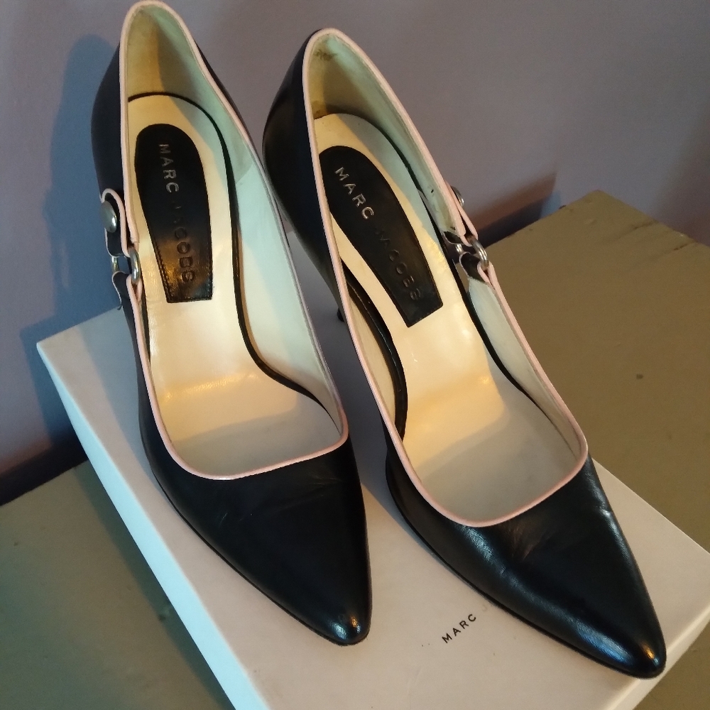 Marc by Marc Jacobs black retro cutout heels